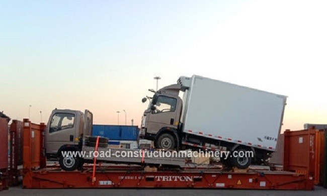 ultimo caso aziendale circa 1 unità HOWO 4x2 camion del frigorifero da 6 tonnellate &amp; 1 camion del carico in Micronesia